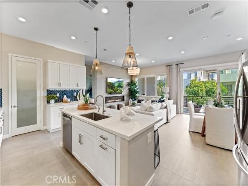 419  Transport  , Tustin, CA