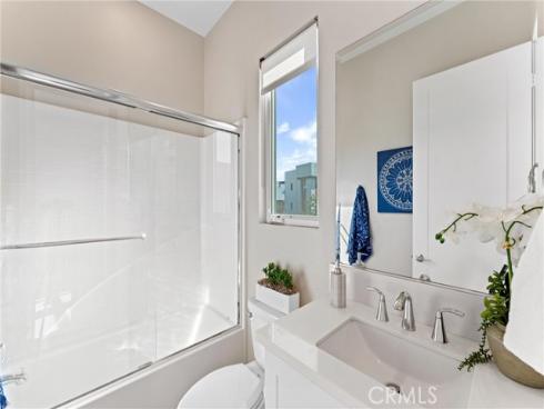 419  Transport  , Tustin, CA