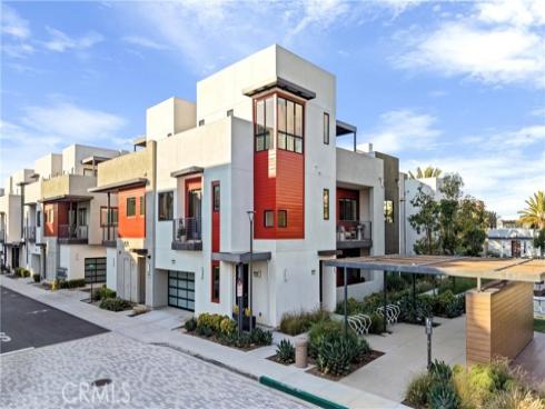 419  Transport  , Tustin, CA