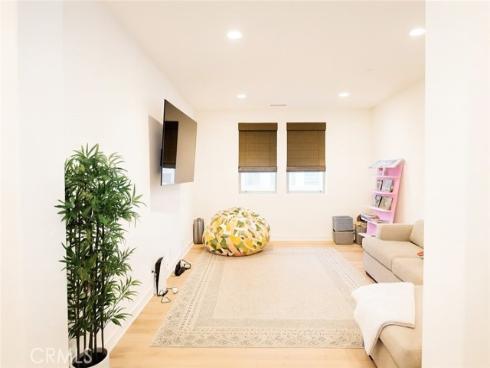 279  Barnes  , Tustin, CA