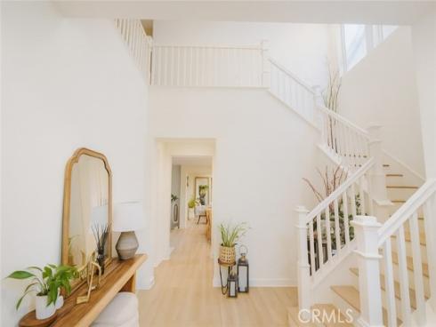 279  Barnes  , Tustin, CA