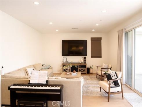 279  Barnes  , Tustin, CA