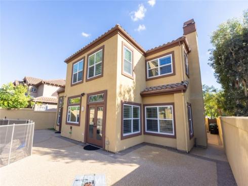 2605  Augusta  , Tustin, CA