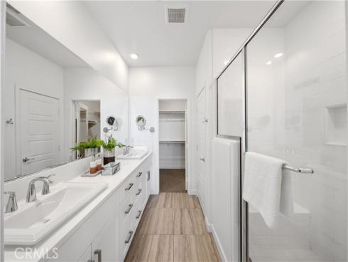 159  Waypoint  , Tustin, CA