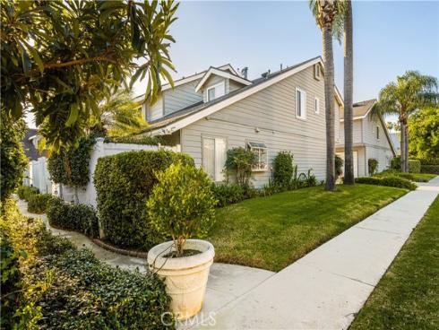 1062  Walnut  C  Street, Tustin, CA