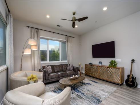 413  Transport  , Tustin, CA