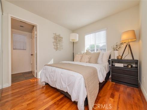 10  Flyers  , Tustin, CA