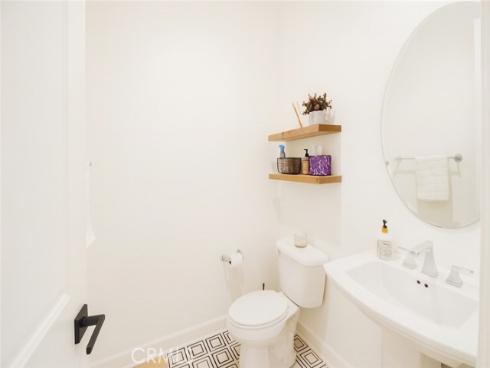 279  Barnes  , Tustin, CA