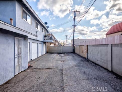 15821  S Myrtle  , Tustin, CA