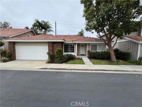 13679  Iroquois  , Tustin, CA