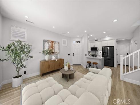 328  Flyers Ln  , Tustin, CA