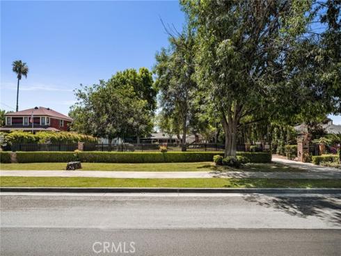 440 W Main Street , Tustin, CA