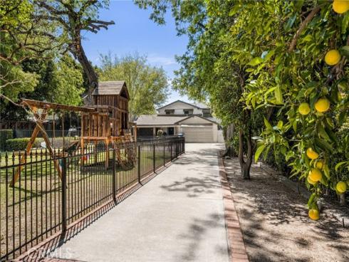 440 W Main Street , Tustin, CA
