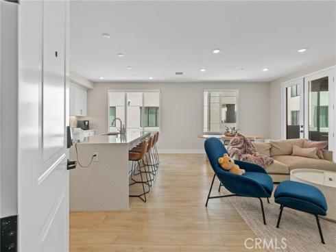 16289 Dawn Way 209 , Tustin, CA