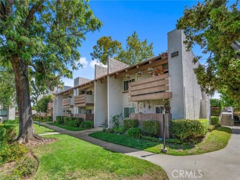 17574 Vandenberg 11 , Tustin, CA