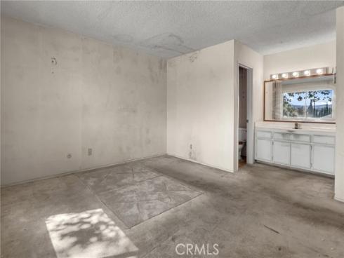 17574 Vandenberg 11 , Tustin, CA