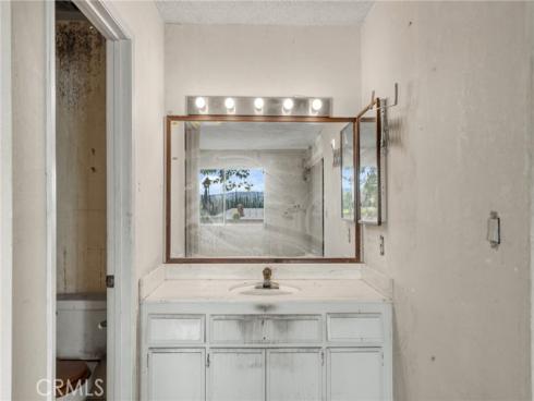 17574 Vandenberg 11 , Tustin, CA