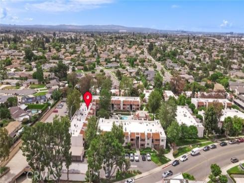17574 Vandenberg 11 , Tustin, CA