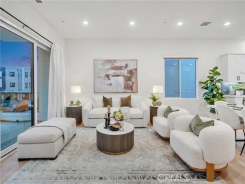 16158 Veterans Way , Tustin, CA