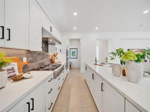16158 Veterans Way , Tustin, CA