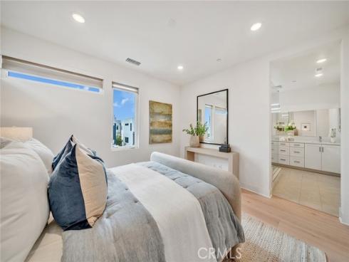 16158 Veterans Way , Tustin, CA