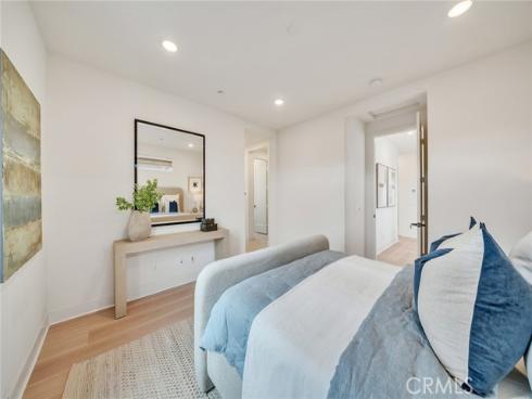16158 Veterans Way , Tustin, CA