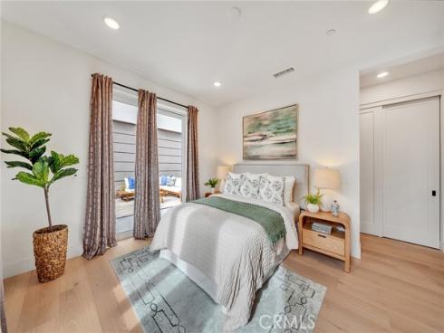 16158 Veterans Way , Tustin, CA