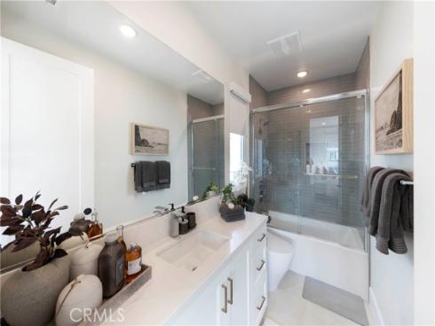 16398 Veterans Way, Tustin, CA