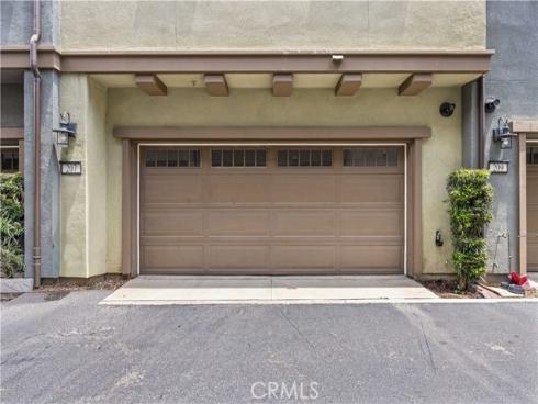 207  Essex   Court, Tustin, CA