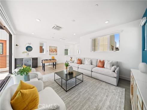 80 Ballast , Tustin, CA