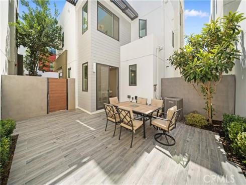 80 Ballast , Tustin, CA