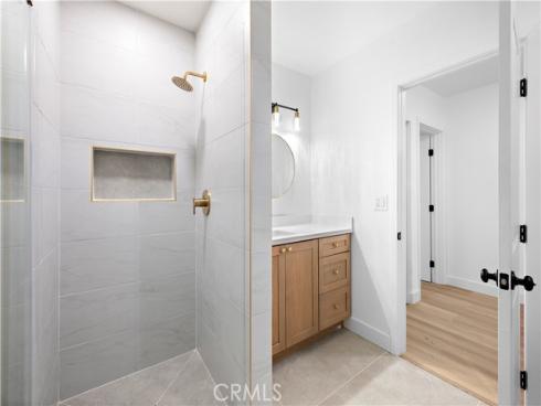655 W 6th A , Tustin, CA