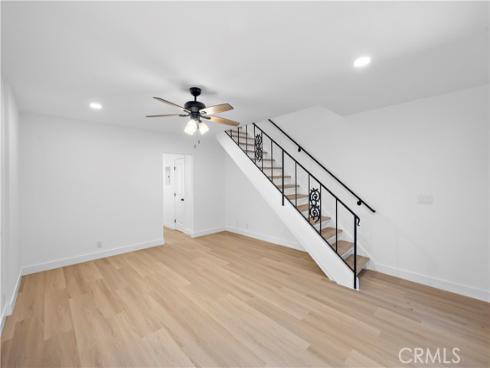 655 W 6th A , Tustin, CA