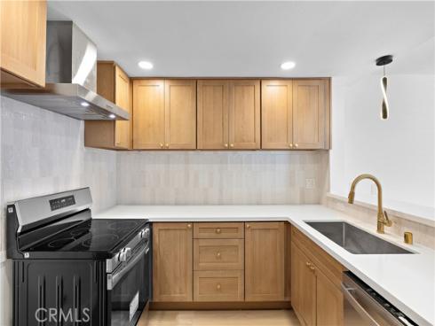 655 W 6th A , Tustin, CA