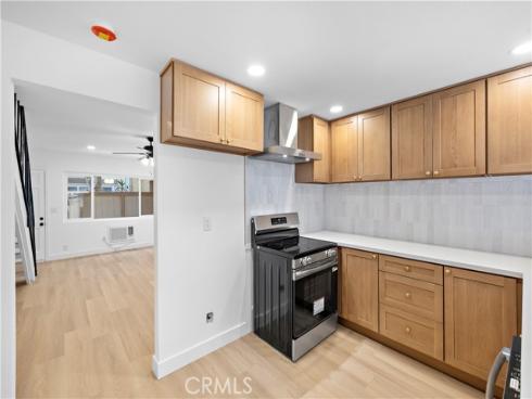 655 W 6th A , Tustin, CA