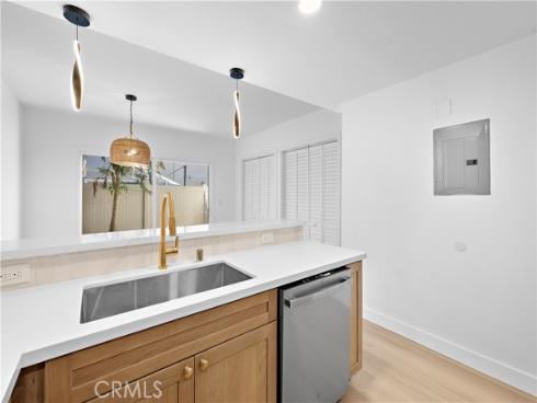 655 W 6th A , Tustin, CA