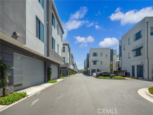 16235 Dawn Way 204 , Tustin, CA