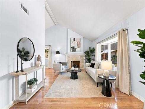 2142 Fallen Leaf , Tustin, CA