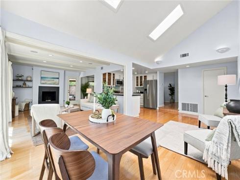 2142 Fallen Leaf , Tustin, CA