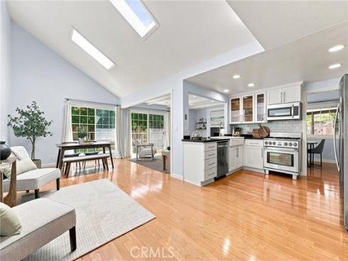 2142 Fallen Leaf , Tustin, CA