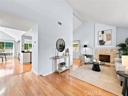 2142 Fallen Leaf , Tustin, CA
