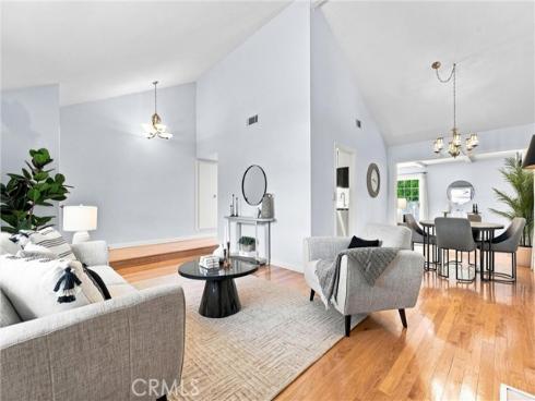 2142 Fallen Leaf , Tustin, CA