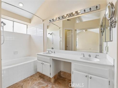2521  Avenita Alpera  , Tustin, CA