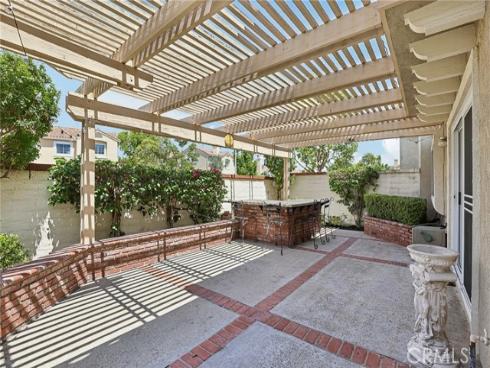 2521  Avenita Alpera  , Tustin, CA