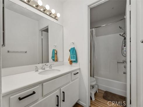 2960 Champion Way 1008 , Tustin, CA