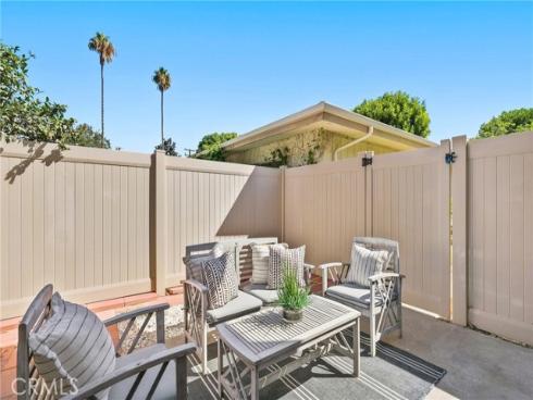 648 W Main D , Tustin, CA