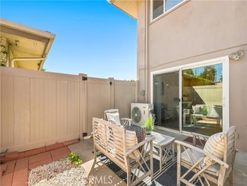 648 W Main D , Tustin, CA