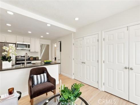 648 W Main D , Tustin, CA