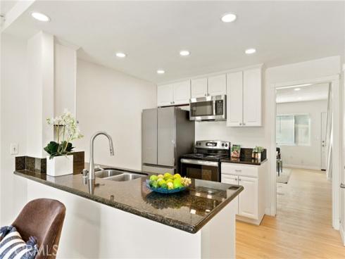 648 W Main D , Tustin, CA