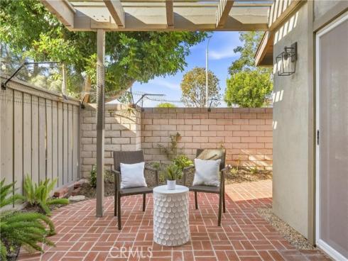 17515  Via Lindo  , Tustin, CA